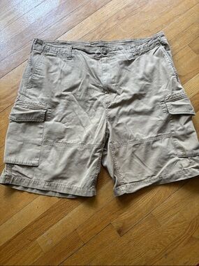 Men’s cargo shorts waist 40